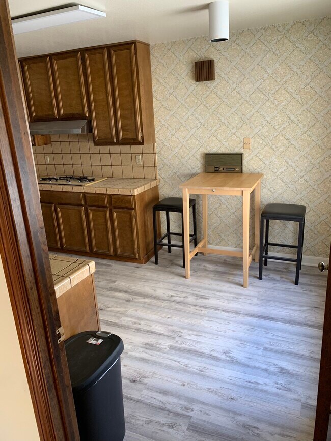 kitchen entry - 614 Anza St