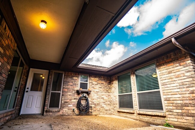 Building Photo - 3205 Winchester Dr