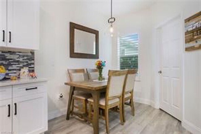 Foto del edificio - ANNUAL RENTAL - FURNISHED-Negotiable  3 BE...