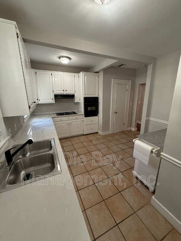 Foto del edificio - 110 Demouy Ave