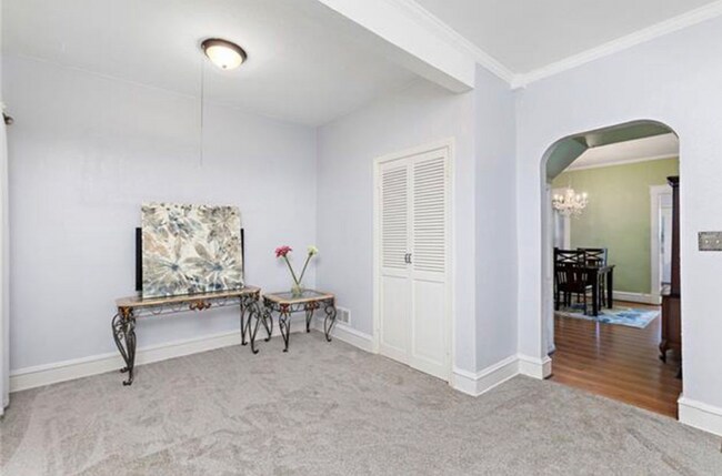 Foto del edificio - 6231 E 9th St