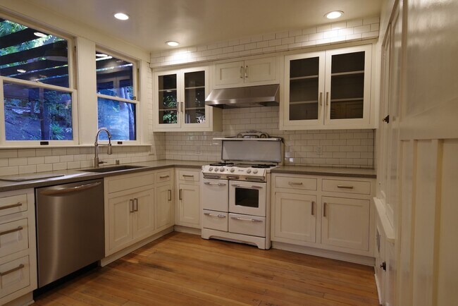 Building Photo - 310 Mount Washington Dr