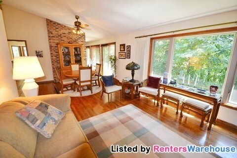 Building Photo - 206 Lindawood Ln