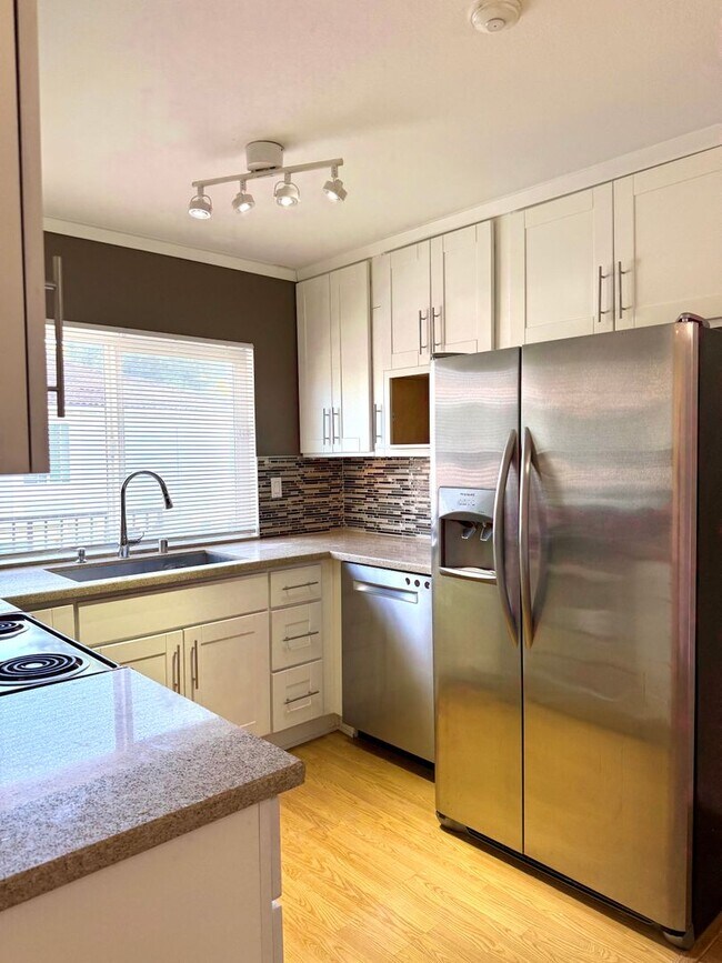 Foto del edificio - $2,350 / 1 BEDROOM CONDO - PRIME LOCATION!