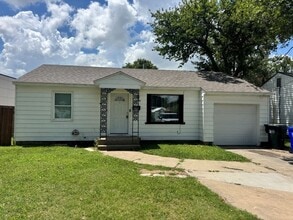 Building Photo - 1122 N Flood Ave