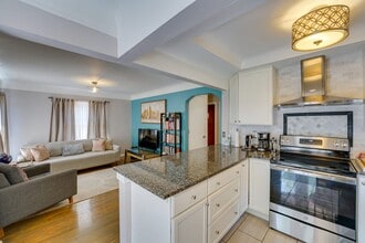 Building Photo - 521 N Martha St