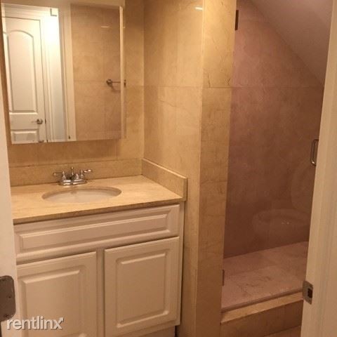 Building Photo - 2 br, 2 bath Condo - 170 W Burton Pl