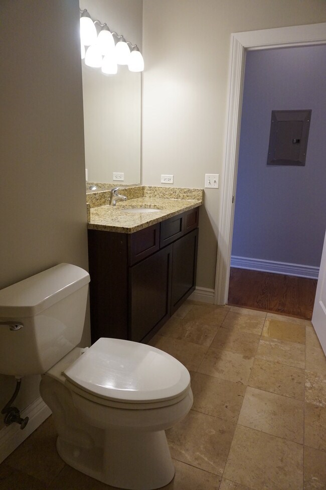 Foto del edificio - 2409 W Catalpa Ave