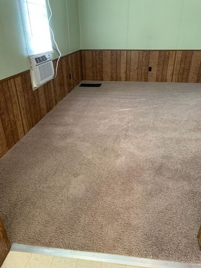 Building Photo - 2 Bdrm/2 Bath Mobile home on private road ...