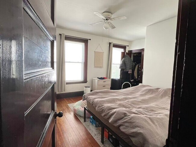 Building Photo - 9/1 Spacious Lower Allston 3BR near Boston...