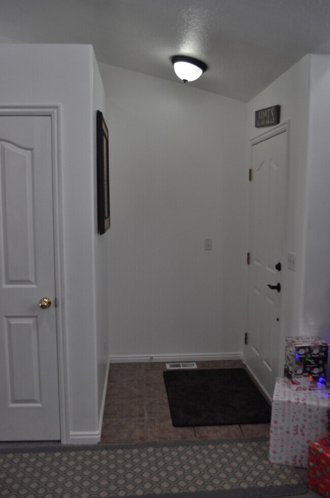 Foto del edificio - 948 N 700 E