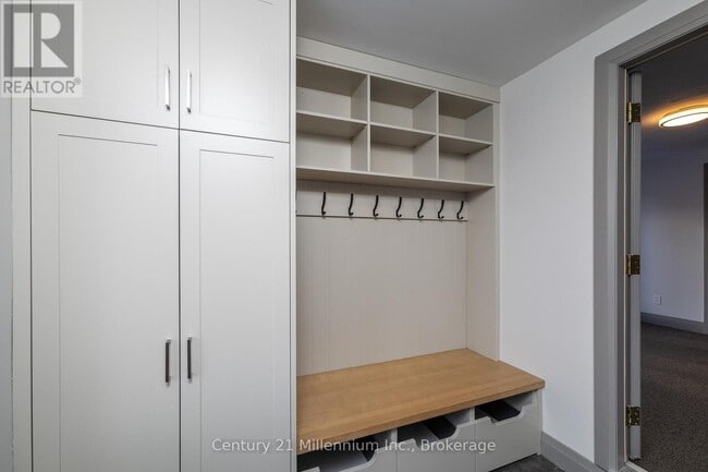 Photo du bâtiment - 413 Queen St S