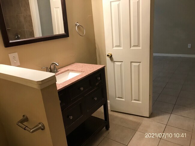 Foto del edificio - 701 Live Oak Dr