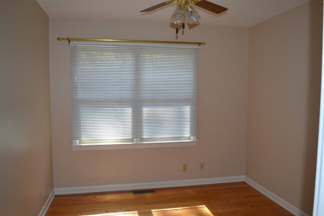 Building Photo - 1509 Raa Ave