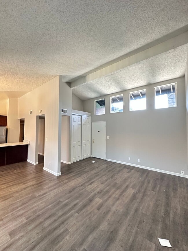 Building Photo - 5092 Pearce Dr