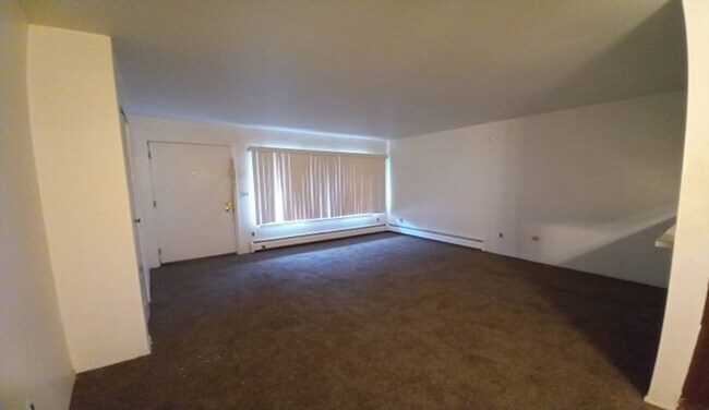 Building Photo - 4535 Cadieux Rd