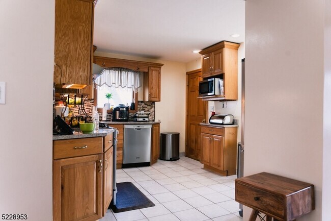 Building Photo - 85 Hoover Ave