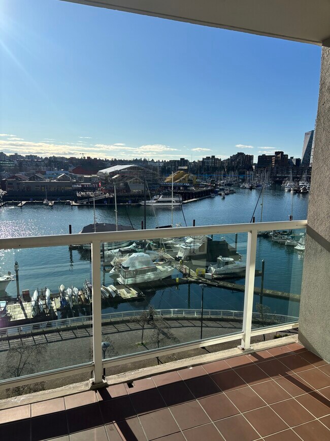 Photo du bâtiment - 1600 Howe St