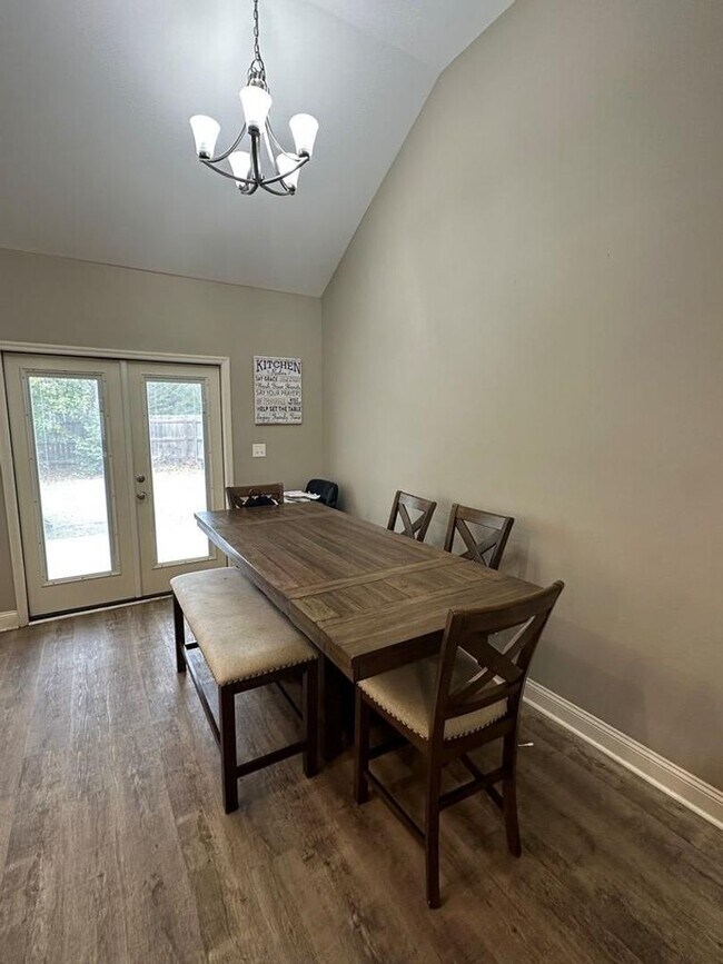 Building Photo - Charming 3-Bedroom Home Near Moody AFB with Modern Amenities and Fenced Backyard