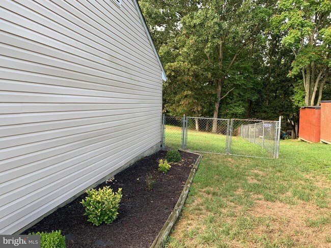 Building Photo - 10314 Meadowview Dr