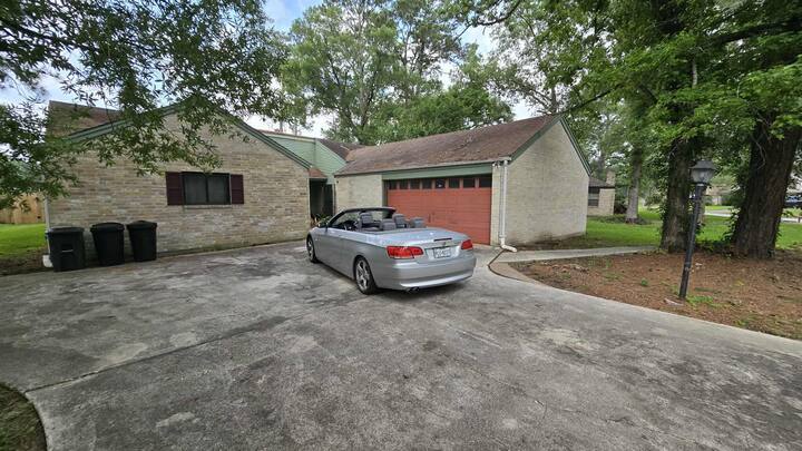 Foto principal - 711 N Hyannis Port St