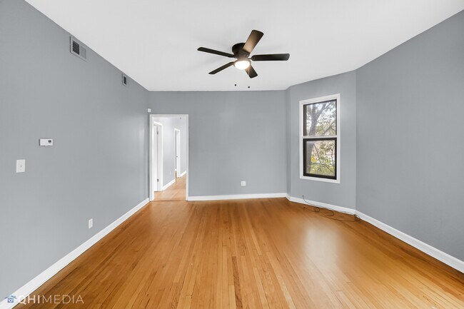 Building Photo - 711 N Christiana Ave