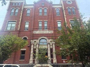 Building Photo - 305 Whiton St