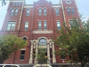 Building Photo - 305 Whiton St