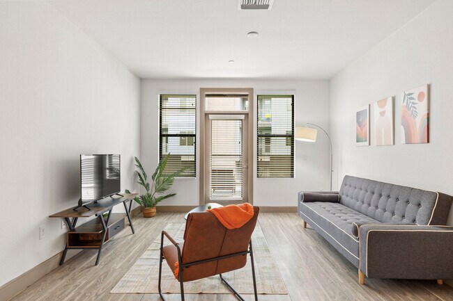 Foto del edificio - 555 N College Ave