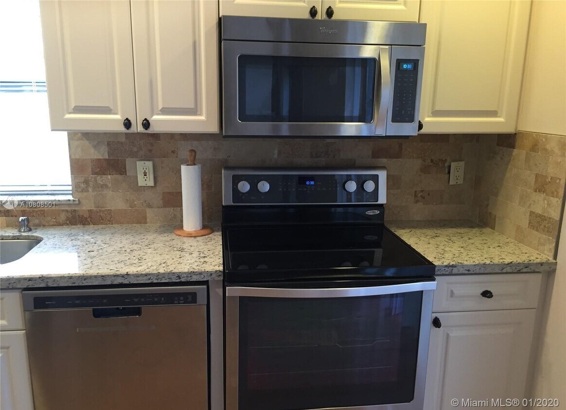 Foto principal - 10126 Camelback Ln