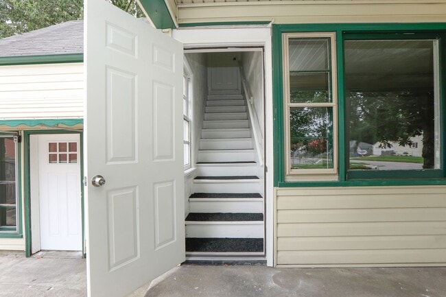 Building Photo - 4729 Pinehurst Ave