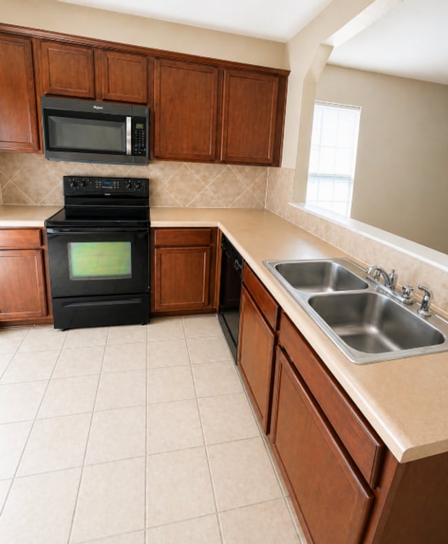 Building Photo - AVAILABLE BEGINING OF MAY; APPLY TODAY ON OUR WEBSITE!!