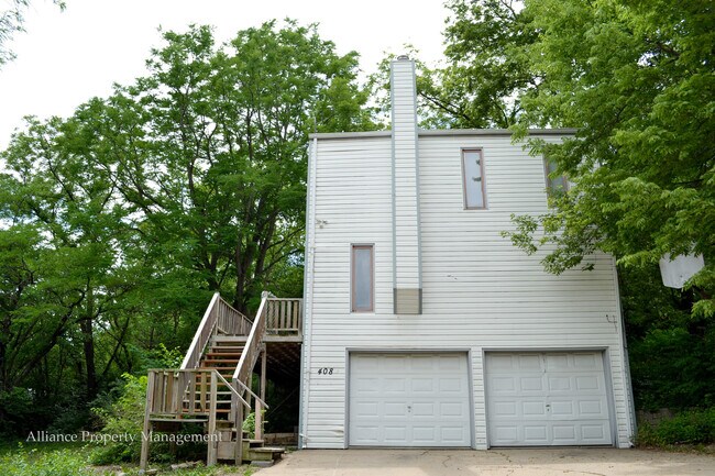 Building Photo - Enormous House!  ~ Washer & Dryer ~