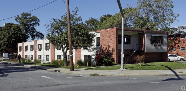 Primary Photo - 151 W Columbia St