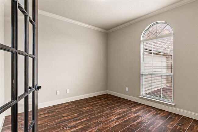 Building Photo - 1605 Vintage Ln