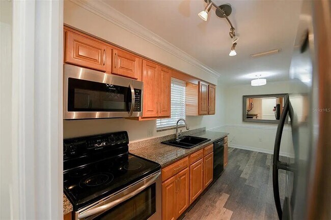 Building Photo - 3350 S Osprey Ave