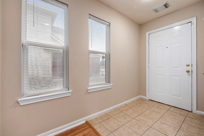 Foto del edificio - 13615 Ambrose St