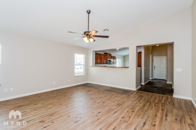Building Photo - 4712 E Silverbell Rd