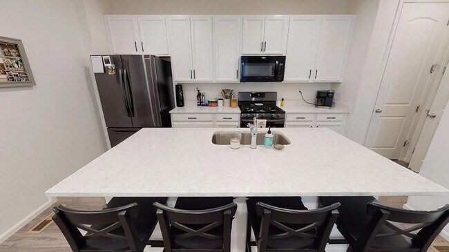 Foto del edificio - Charming 3BR Townhome in Aurora