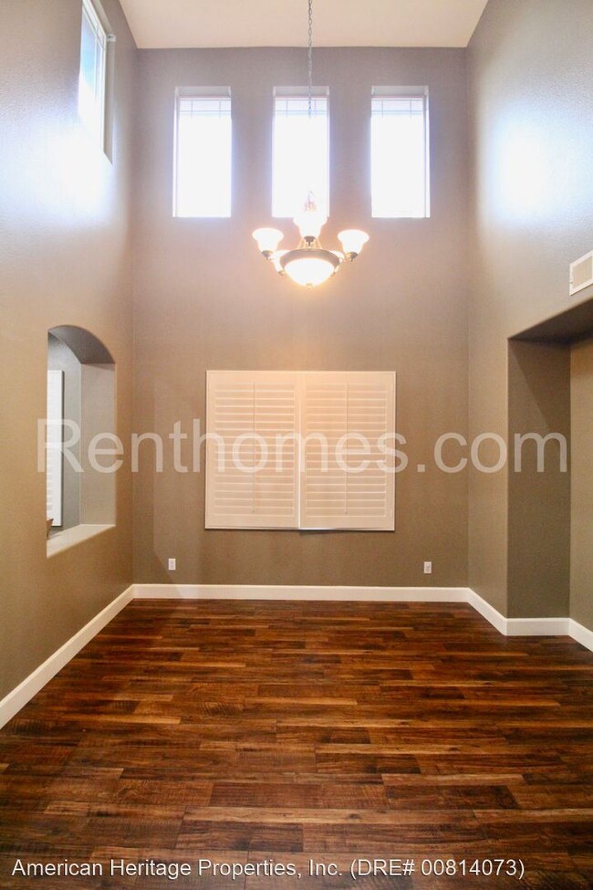 Building Photo - 4 br, 3 bath House - 685 Saddleback Way