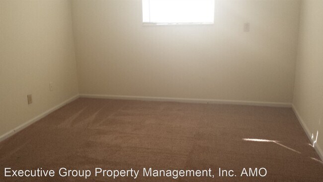 Building Photo - 345 Elmwood Dr