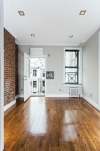 Building Photo - Mott Street