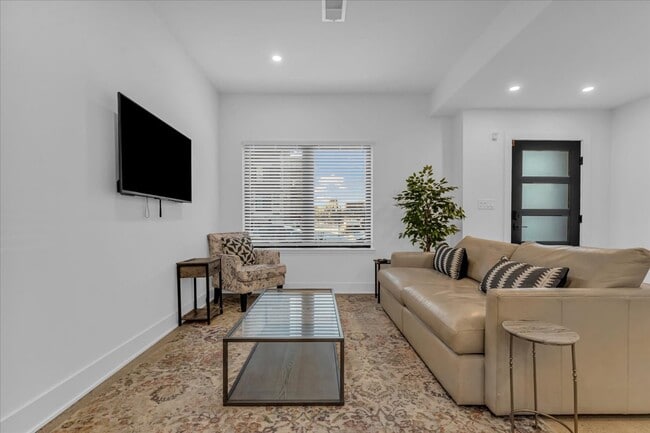 Building Photo - 7536 Churchill St