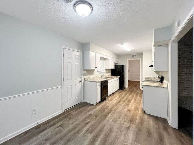 Foto del edificio - 3129 Domar St