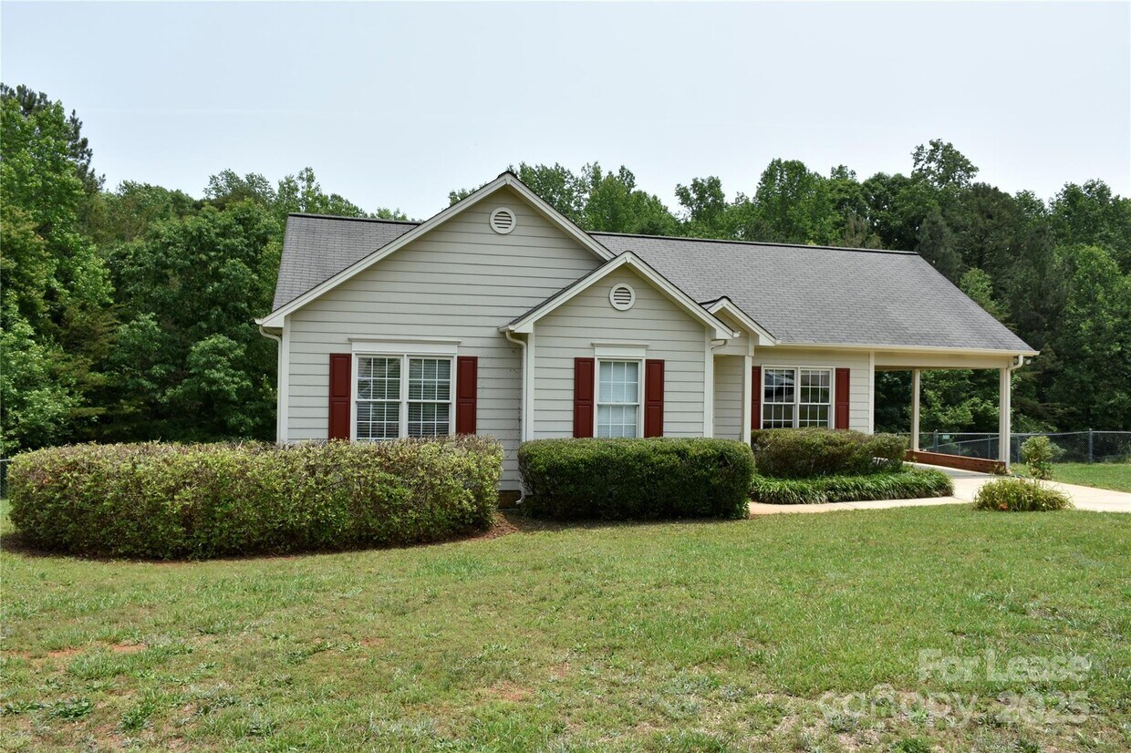 Foto principal - 516 Basswood Way