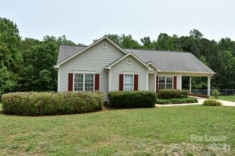 Building Photo - 516 Basswood Way