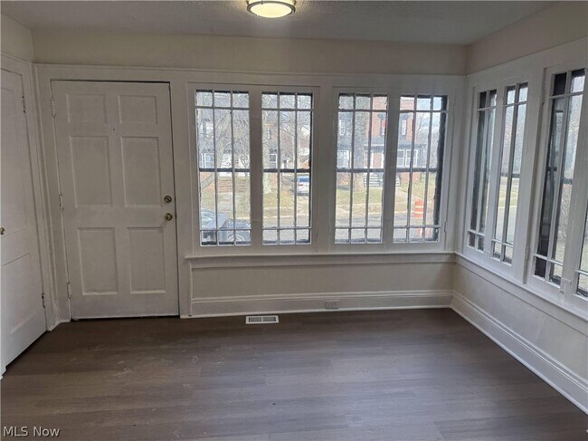 Foto del edificio - 3242 Sycamore Rd