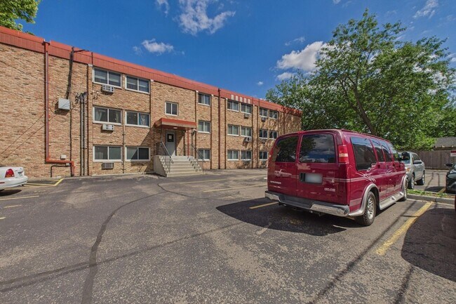 Foto del edificio - 2630 Pleasant Ave