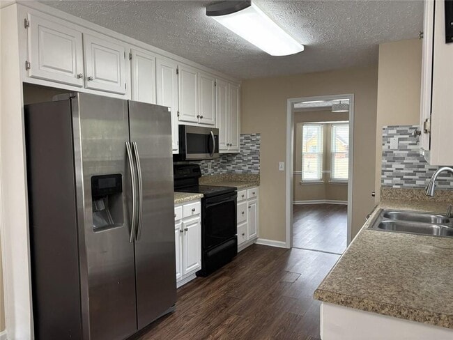 Foto del edificio - 3410 Camens Ct NE