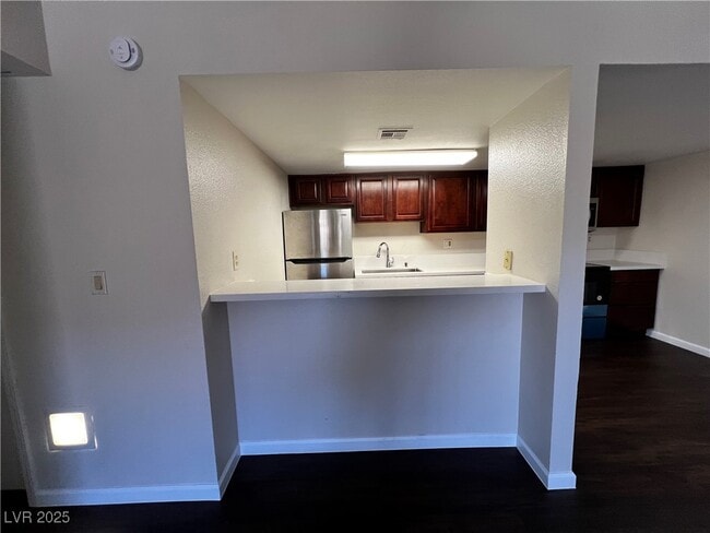 Building Photo - 5021 River Glen Dr